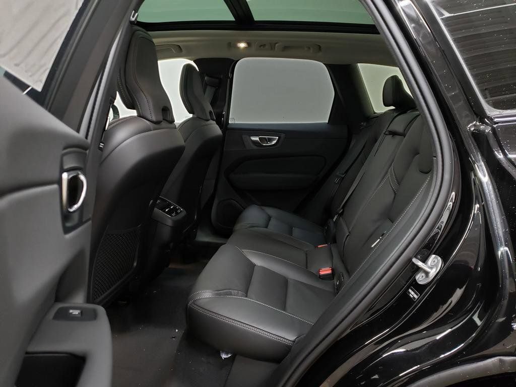 New 2026 Volvo XC60 B5 Ultra w/ Protection Package Premier AWD/4WD image 8