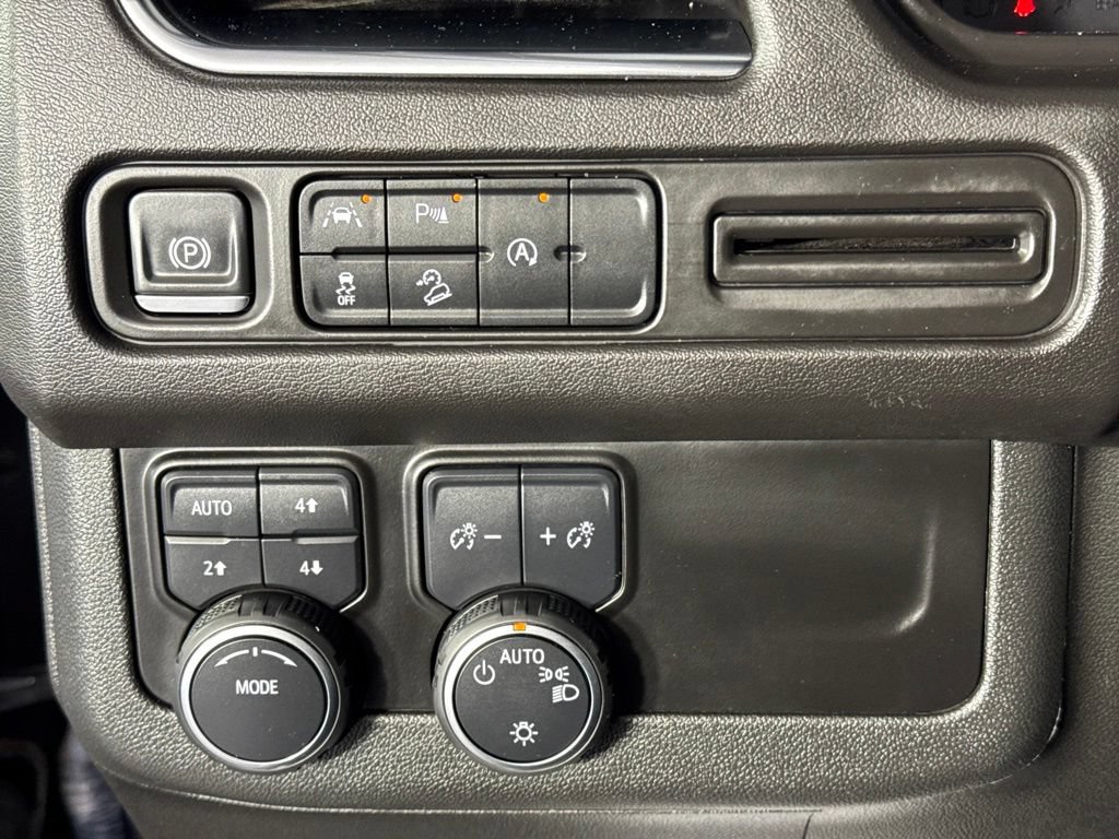 Certified 2024 Chevrolet Suburban Premier AWD/4WD image 41