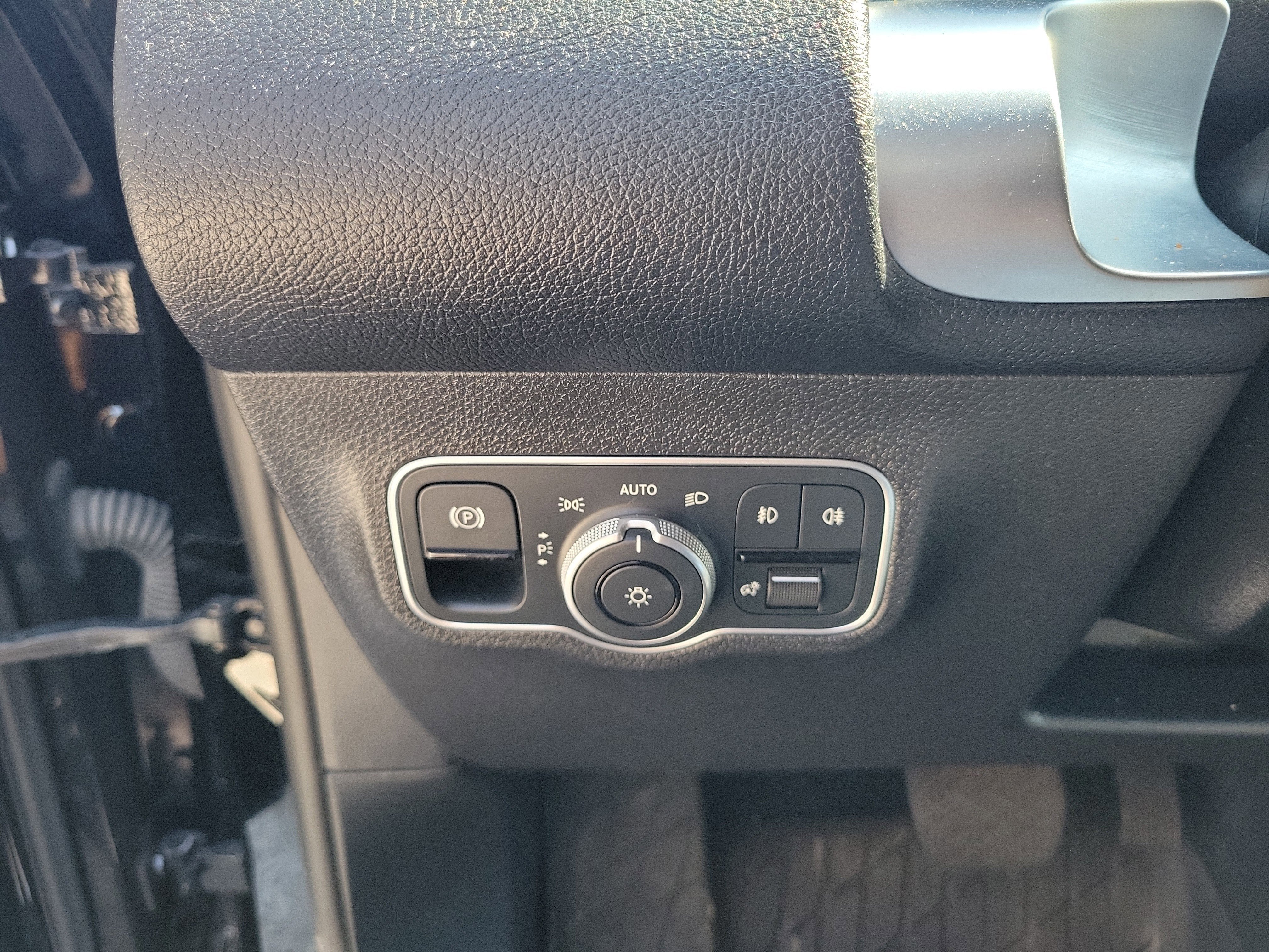 Used 2024 Mercedes-Benz GLB 250 image 23