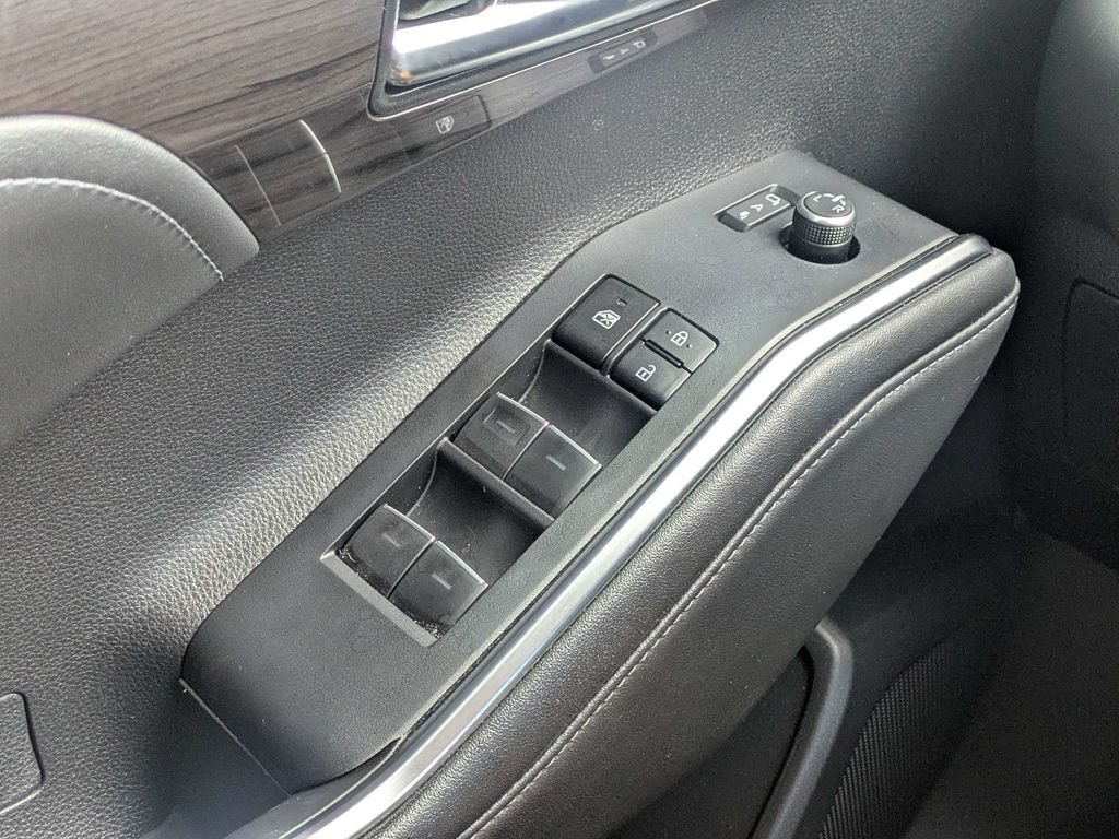 Used 2023 Toyota Highlander Limited FWD image 24
