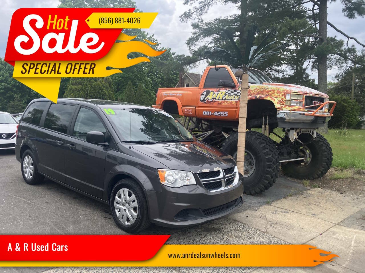 Used 2019 Dodge Grand Caravan SE w/ UConnect Hands-Free Group