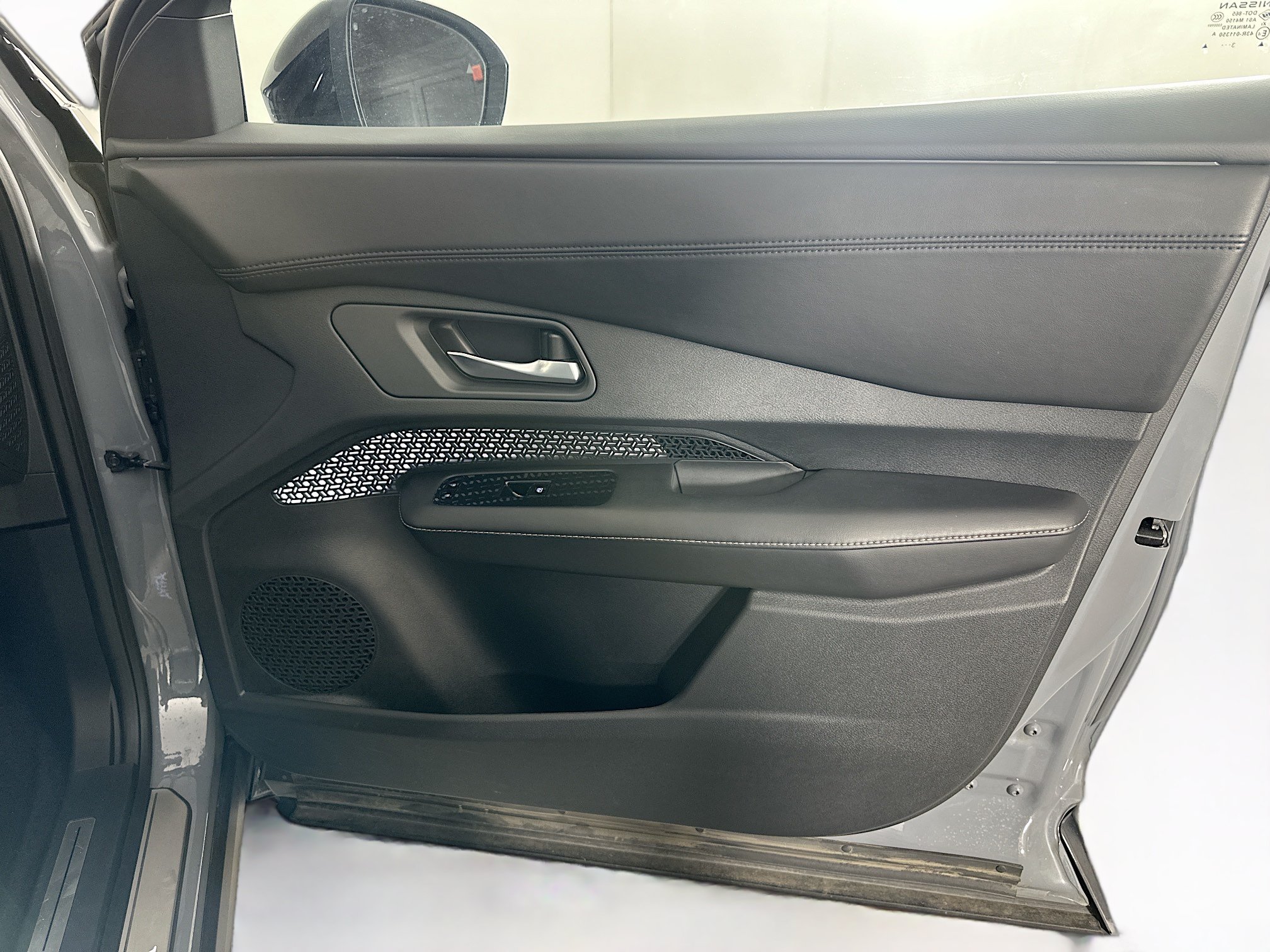 Used 2024 Nissan Ariya AWD image 31