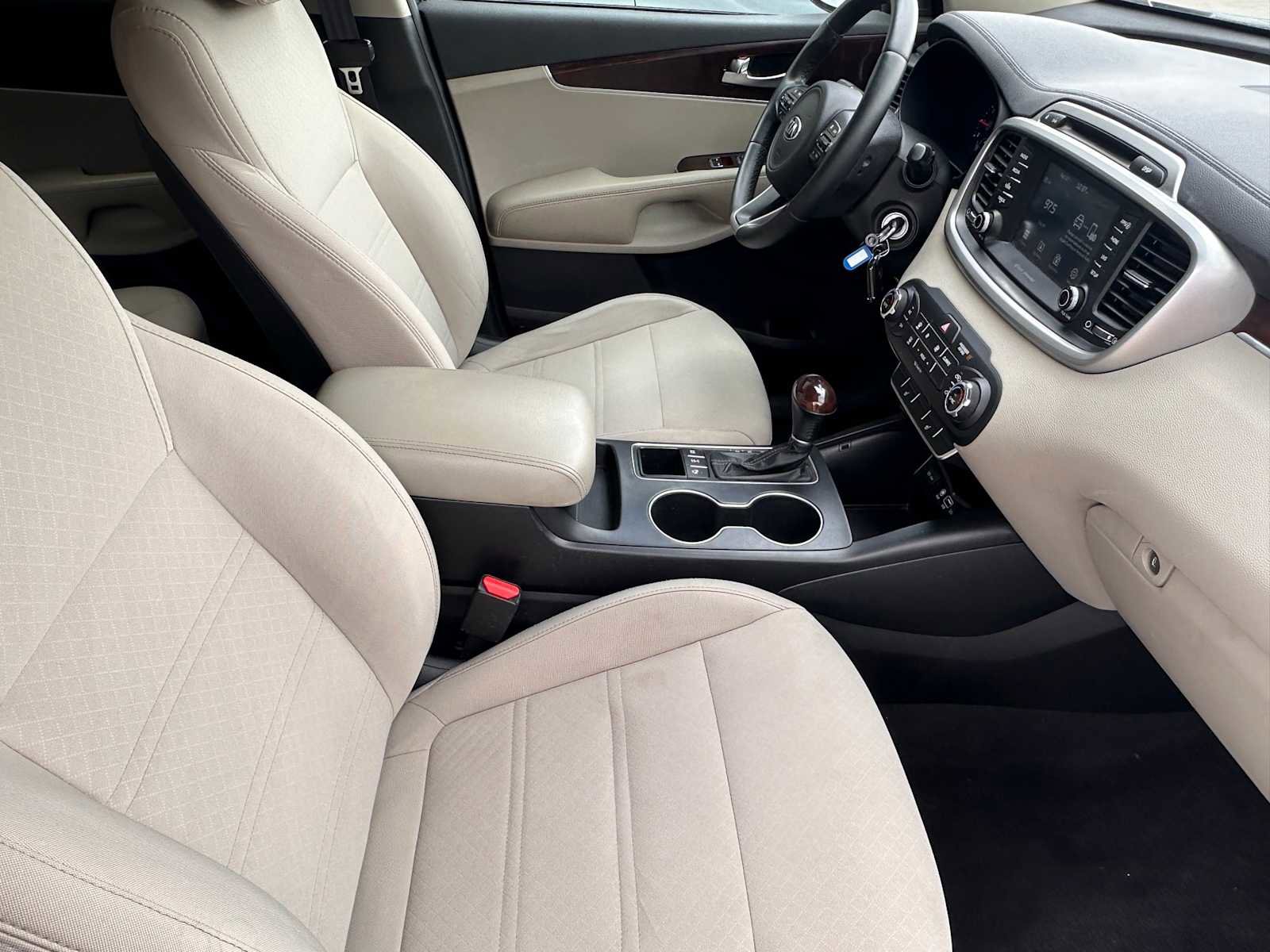 Used 2017 Kia Sorento LX w/ LX Convenience Package image 18