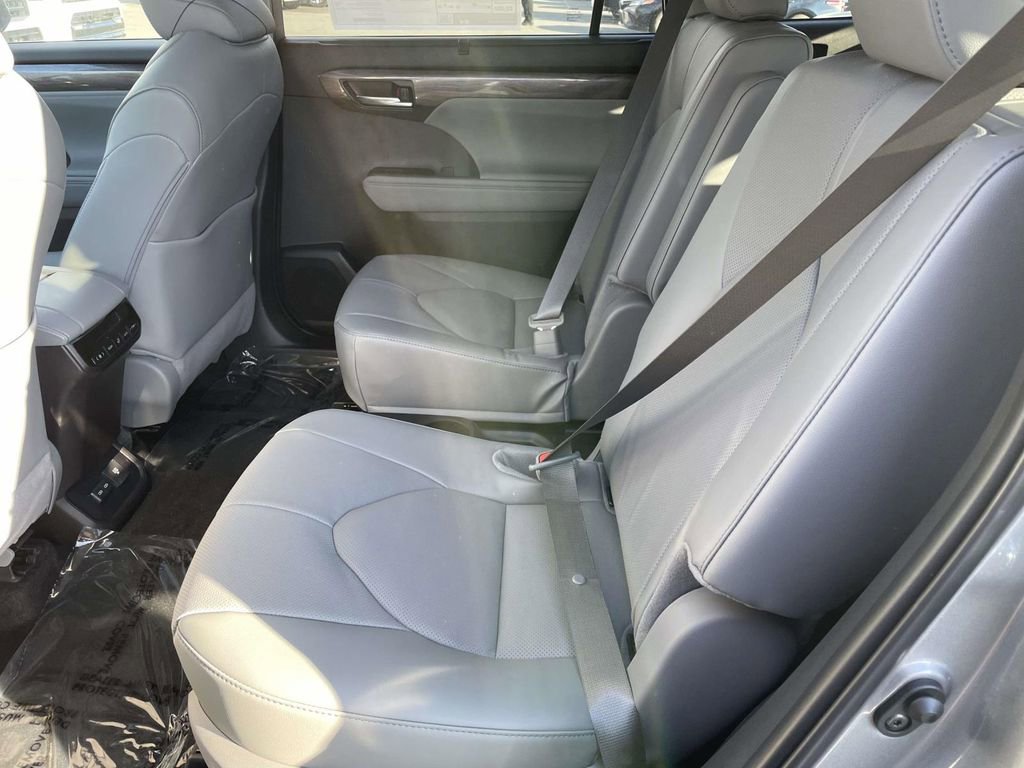 New 2026 Toyota Highlander Limited image 21