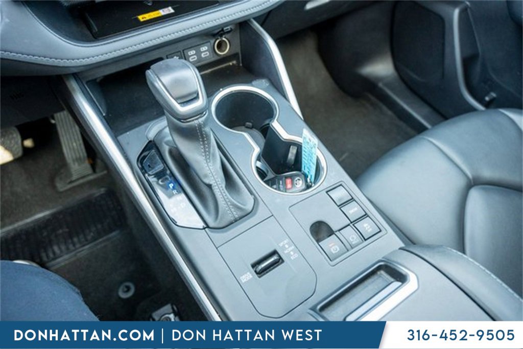 Used 2024 Toyota Highlander XLE image 12