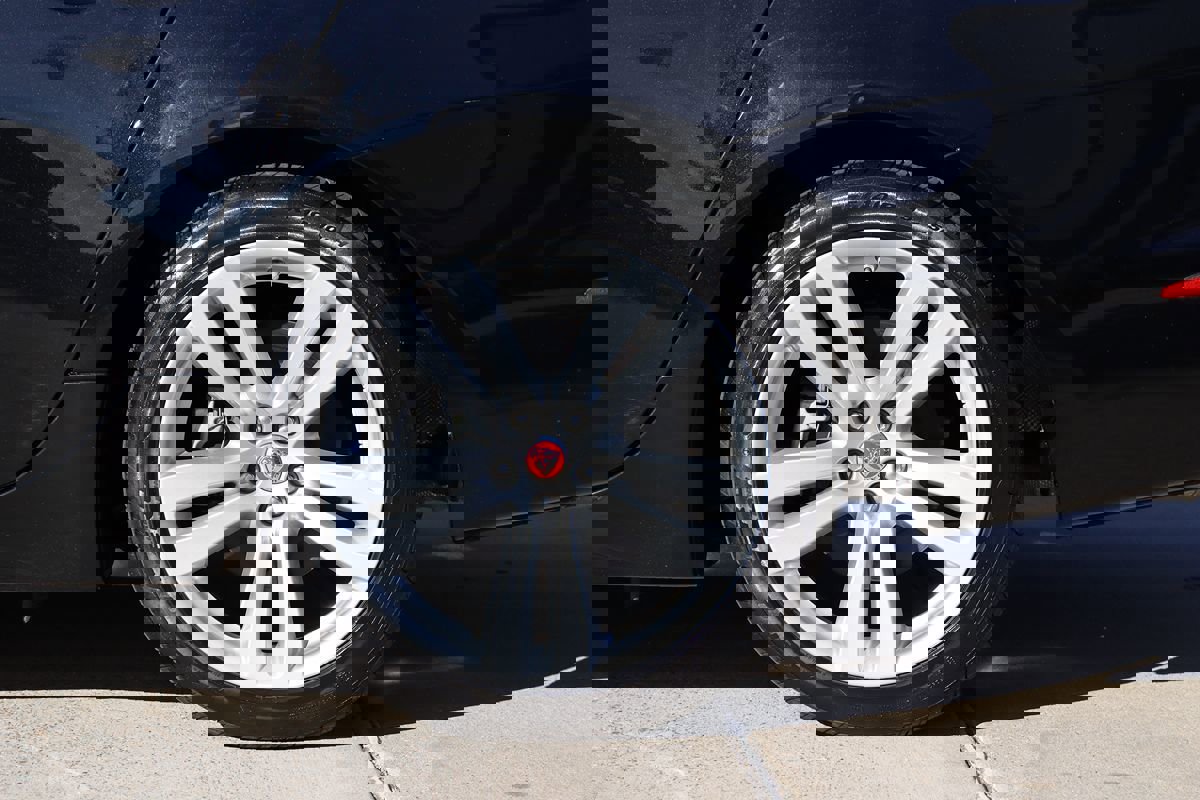 Used 2014 Jaguar XJ L Portfolio image 68