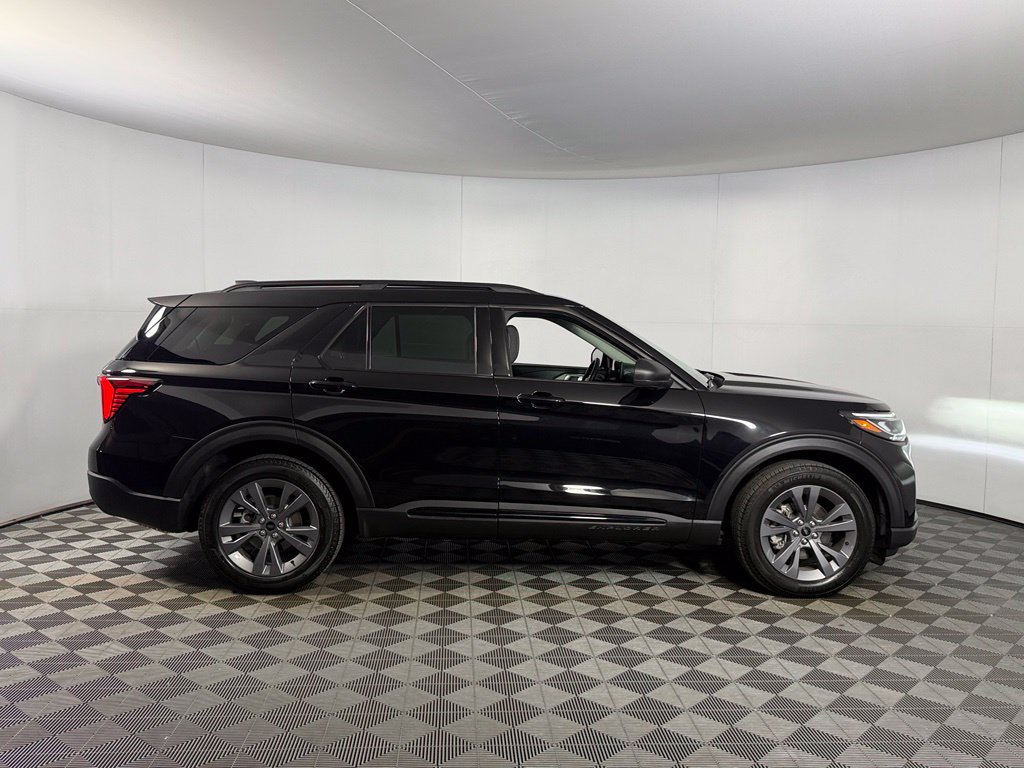 Used 2026 Ford Explorer Active w/ Active Comfort Package AWD/4WD image 4