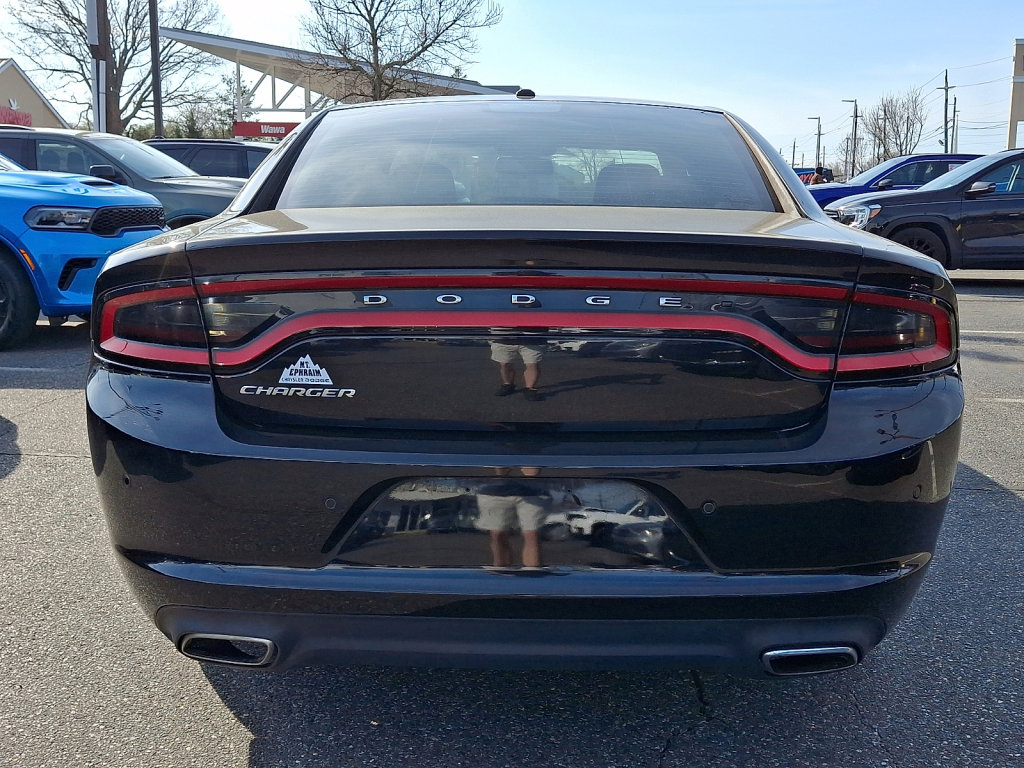 Used 2016 Dodge Charger SE w/ Popular Equipment Group image 3