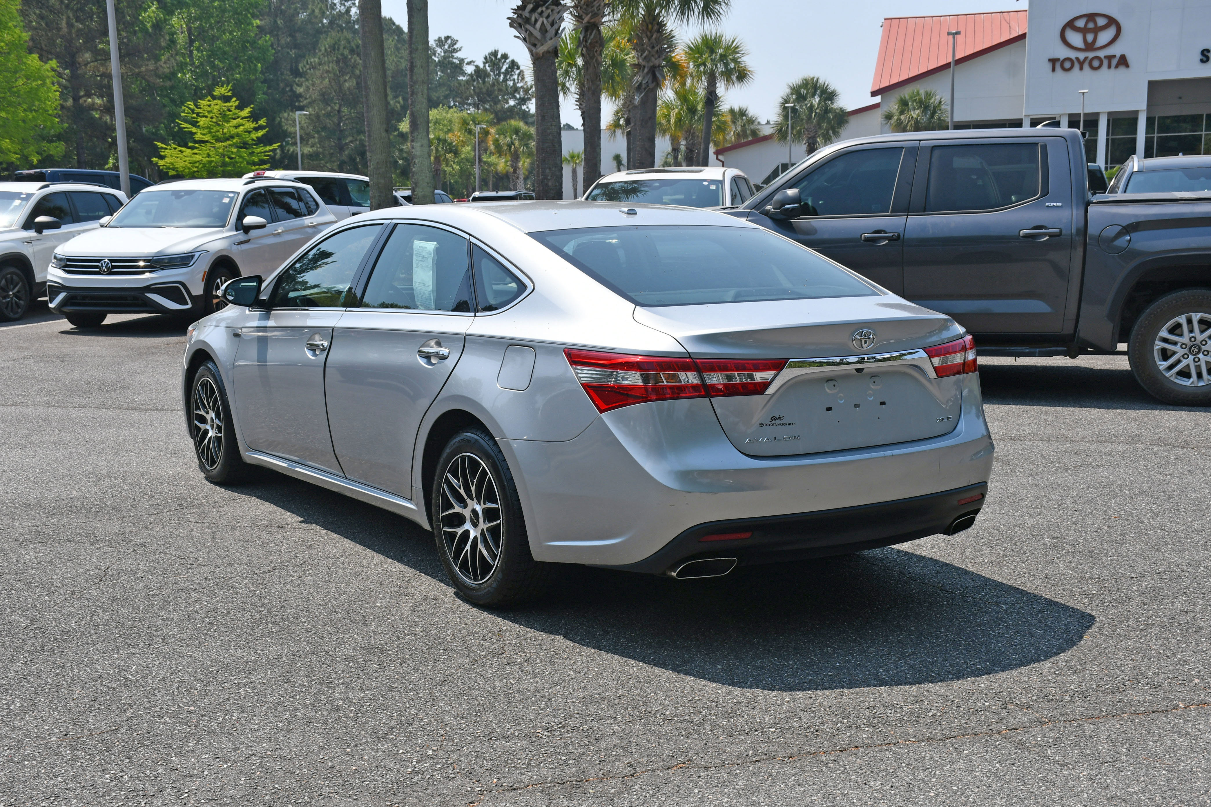 Used 2015 Toyota Avalon XLE FWD image 3