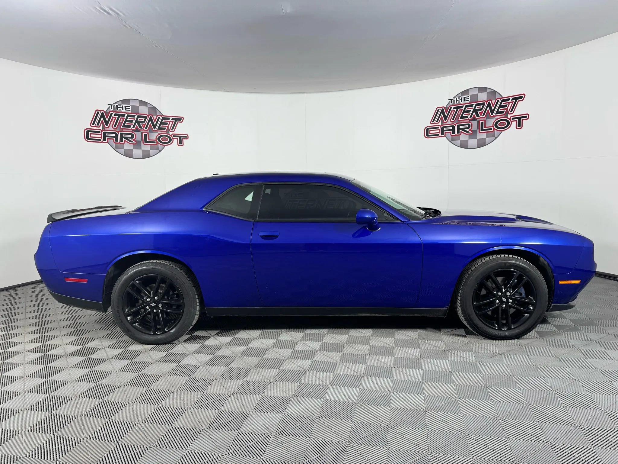 Used 2019 Dodge Challenger SXT w/ Driver Convenience Group image 8