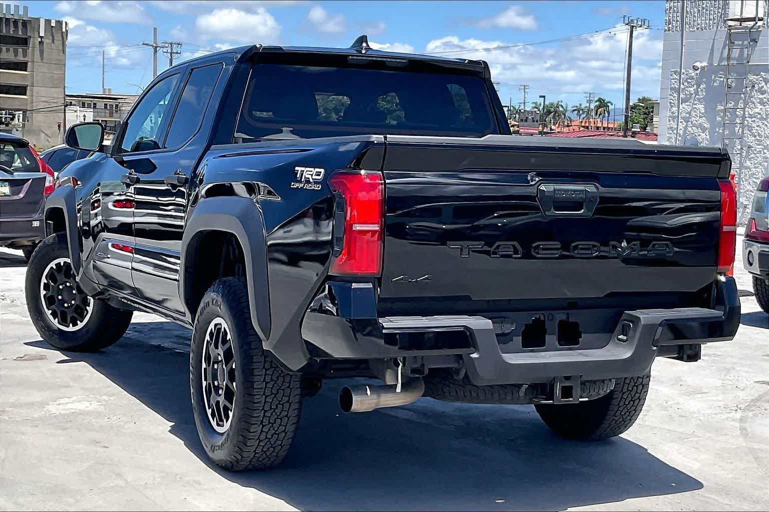 Used 2025 Toyota Tacoma TRD Off-Road AWD/4WD image 4
