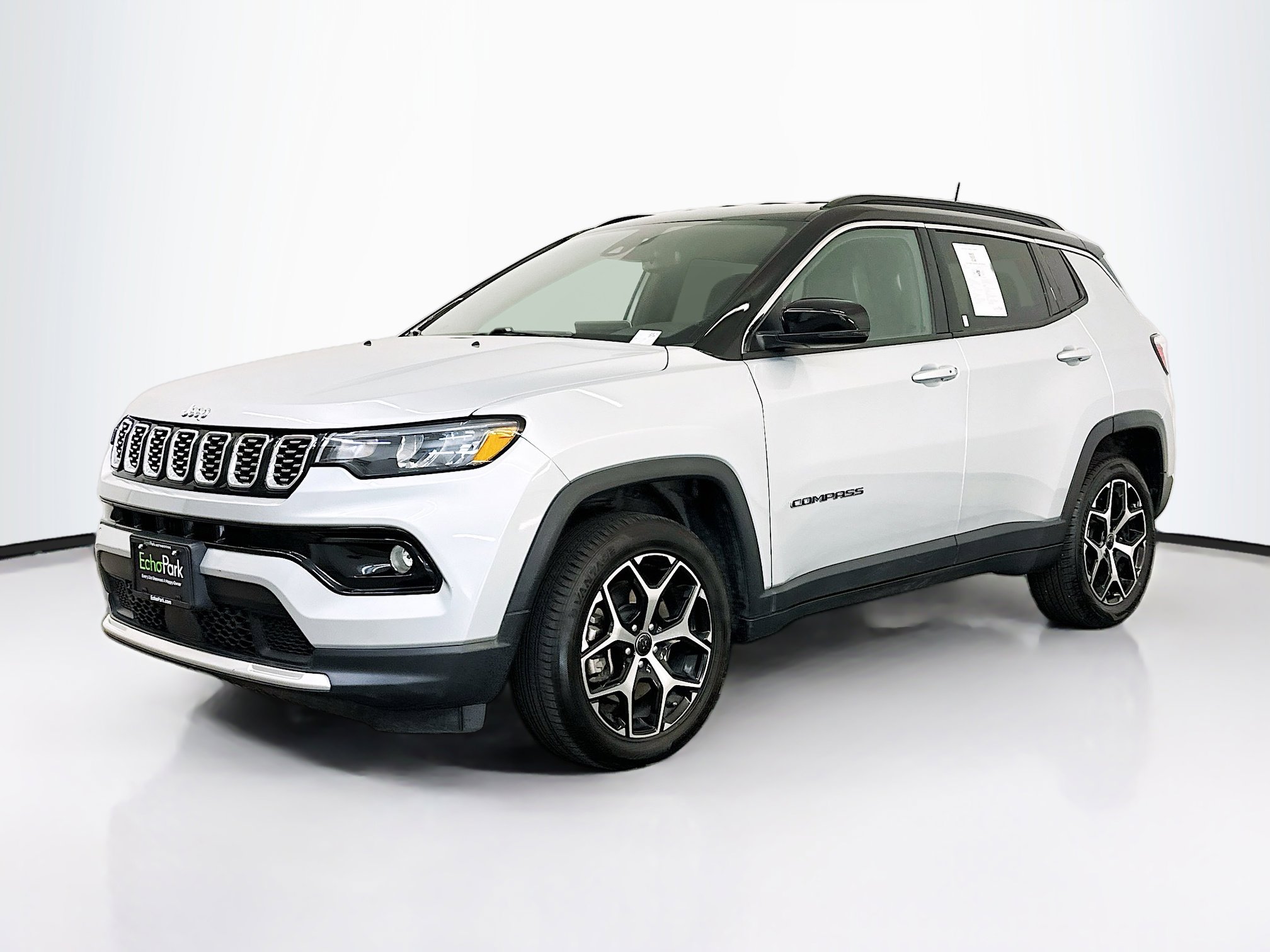 Used 2025 Jeep Compass Limited AWD/4WD image 3