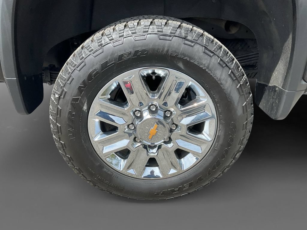 Used 2024 Chevrolet Silverado 2500 High Country w/ High Country Premium Package AWD/4WD image 8