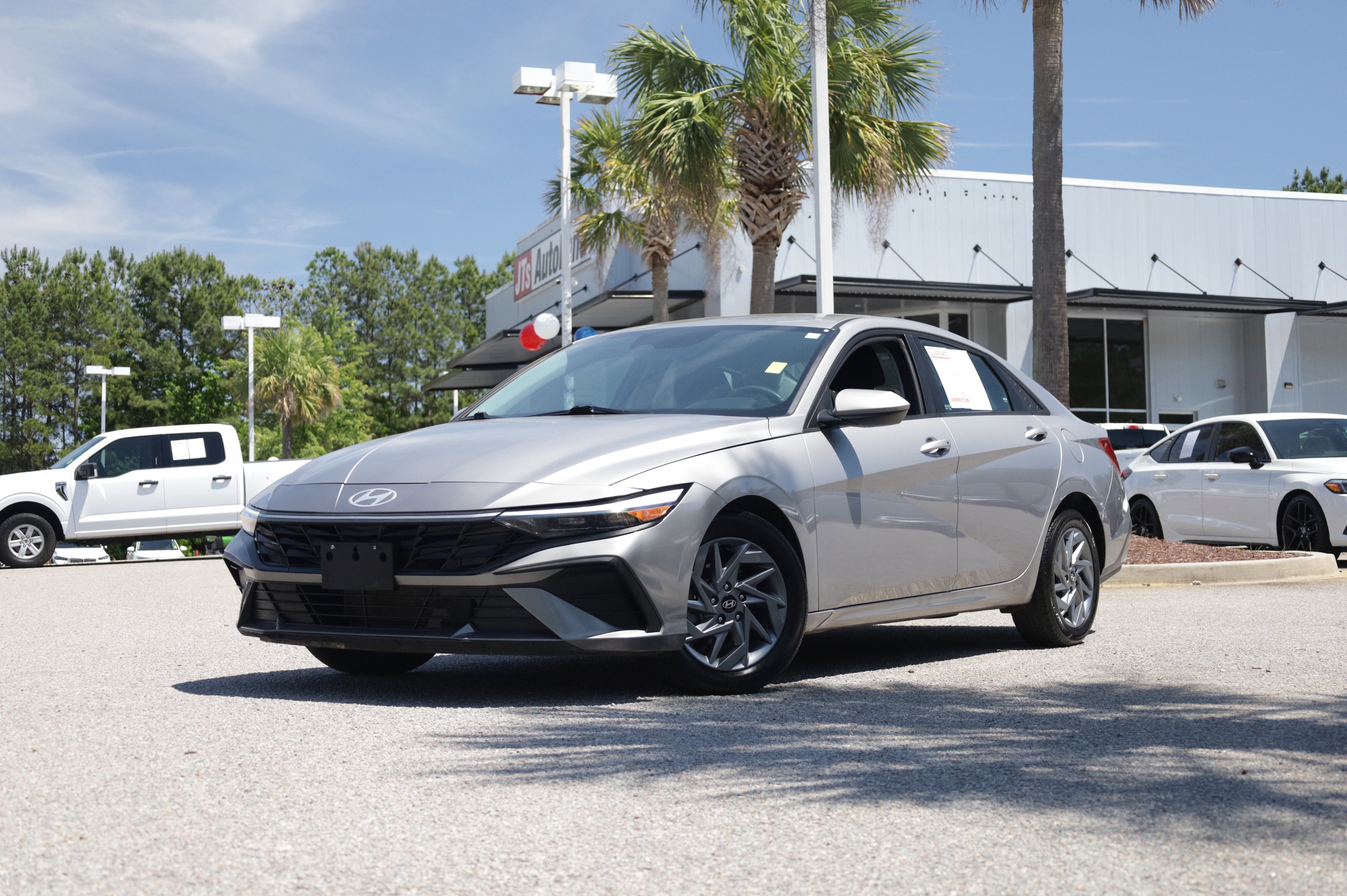 Used 2024 Hyundai Elantra SEL FWD image 1