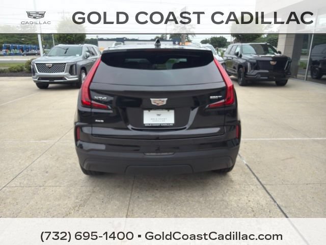 Used 2024 Cadillac XT4 Luxury w/ Cold Weather Package AWD/4WD image 3