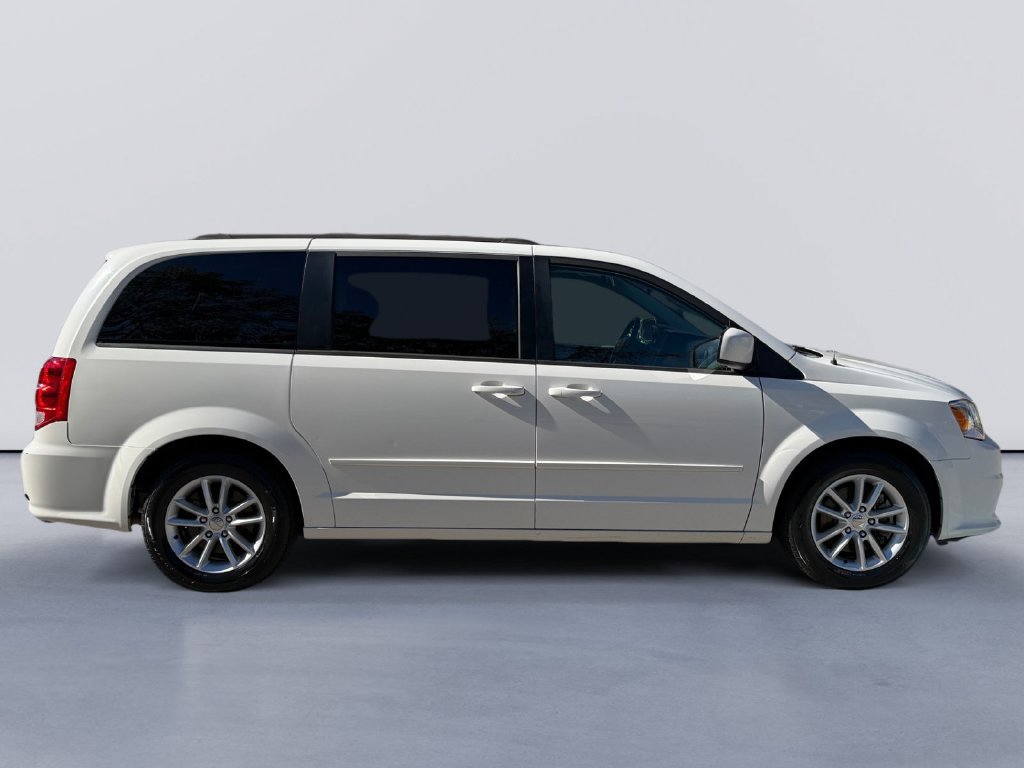 Used 2013 Dodge Grand Caravan SXT w/ Rear Park Assist Pkg FWD image 2