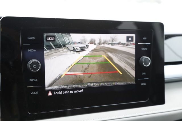 Used 2025 Volkswagen Taos SE w/ Black Wheel Package image 23