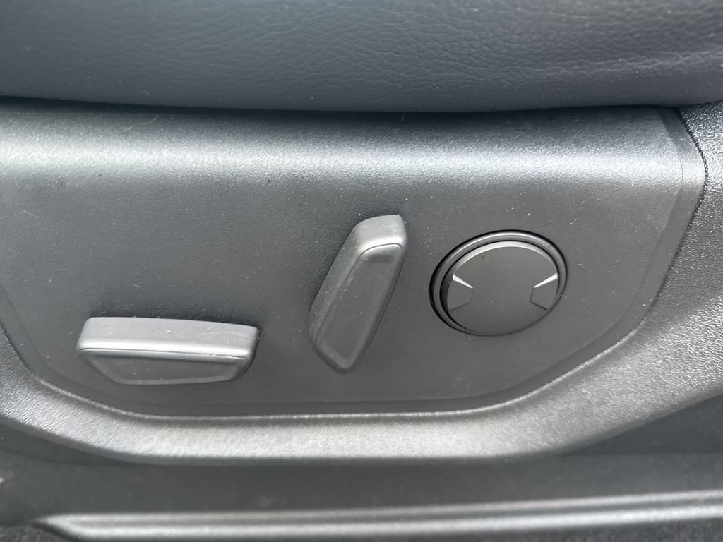 Used 2019 Ford F150 Lariat w/ Equipment Group 502A Luxury AWD/4WD image 10
