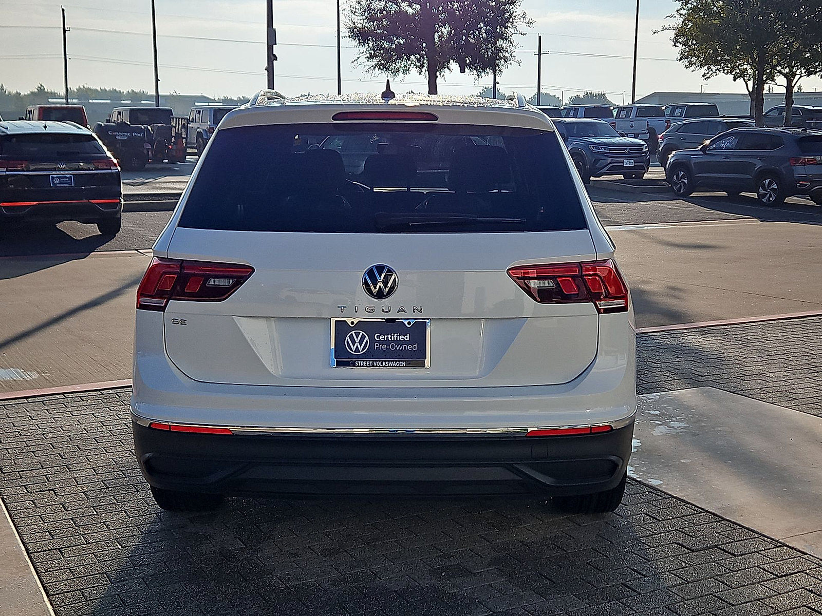 Certified 2023 Volkswagen Tiguan SE w/ Panoramic Sunroof Package FWD image 7