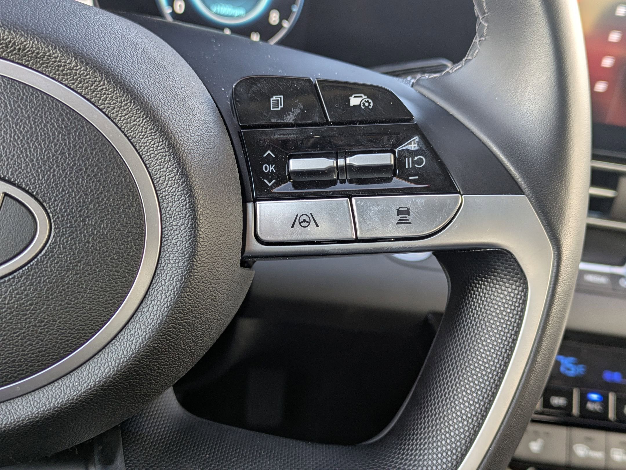 Certified 2025 Hyundai Elantra SEL FWD image 27