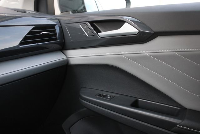 Used 2024 Volkswagen Taos SEL AWD/4WD image 21