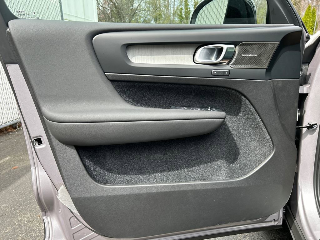New 2026 Volvo XC40 B4 Plus w/ Protection Package Premier FWD image 7
