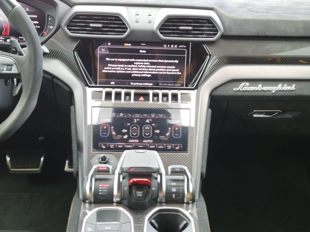 Used 2023 Lamborghini Urus Performante AWD/4WD image 15