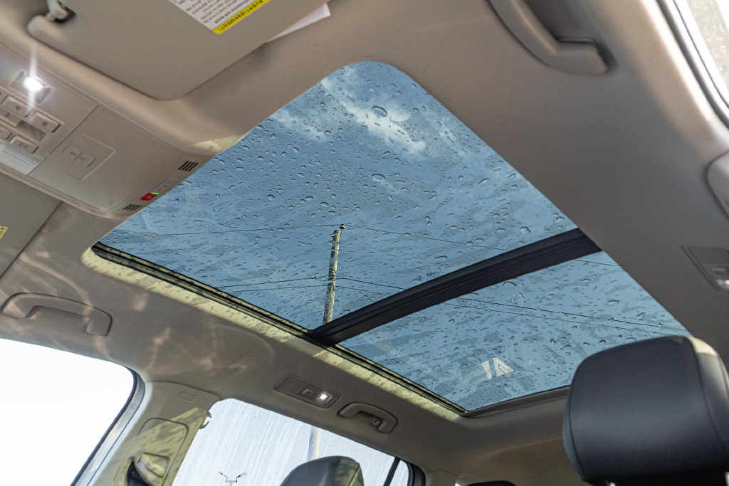 Certified 2023 Volkswagen Tiguan SE w/ Panoramic Sunroof Package FWD image 16