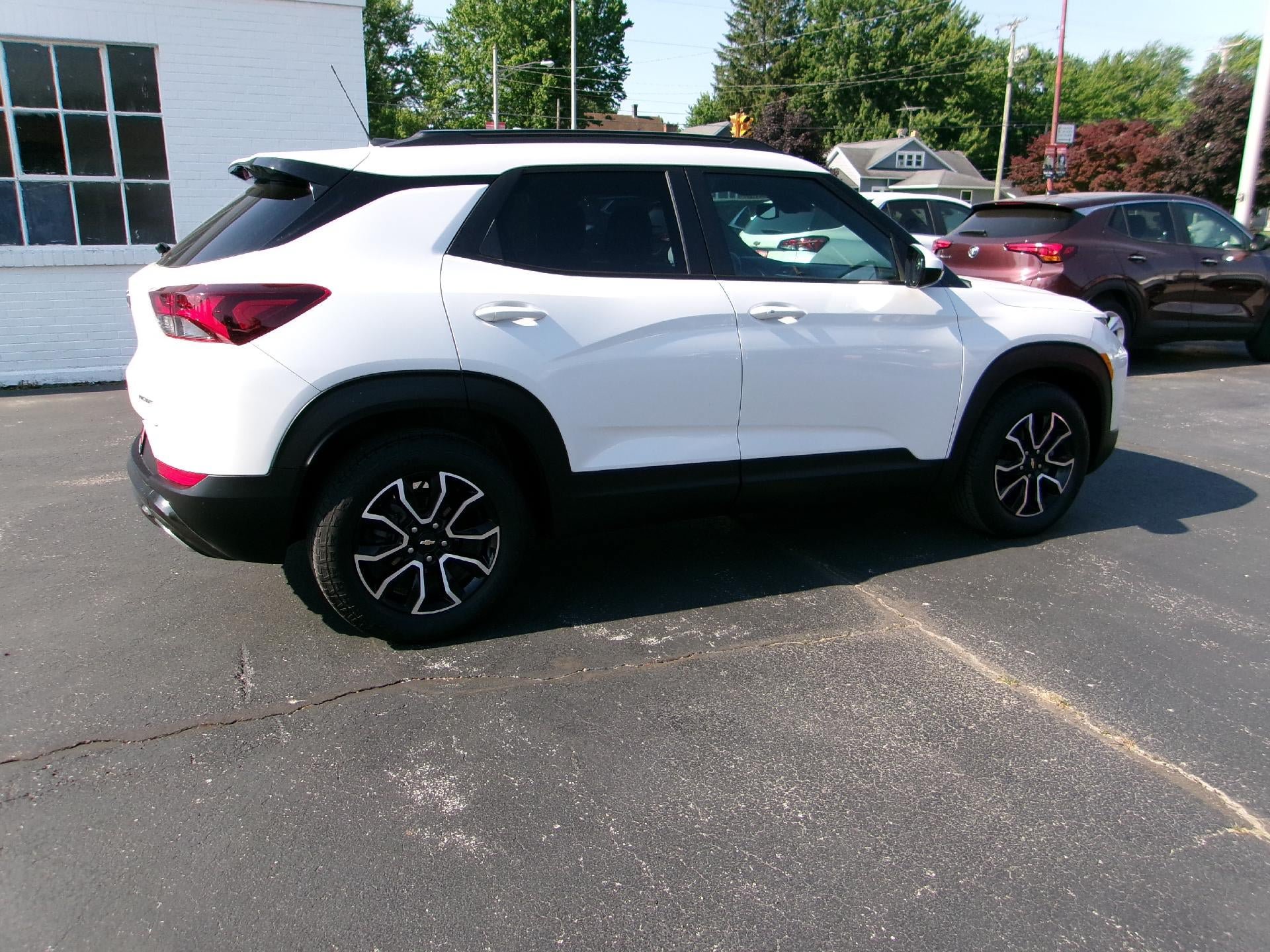 Used 2023 Chevrolet TrailBlazer ACTIV w/ Sun and Liftgate Package FWD image 5