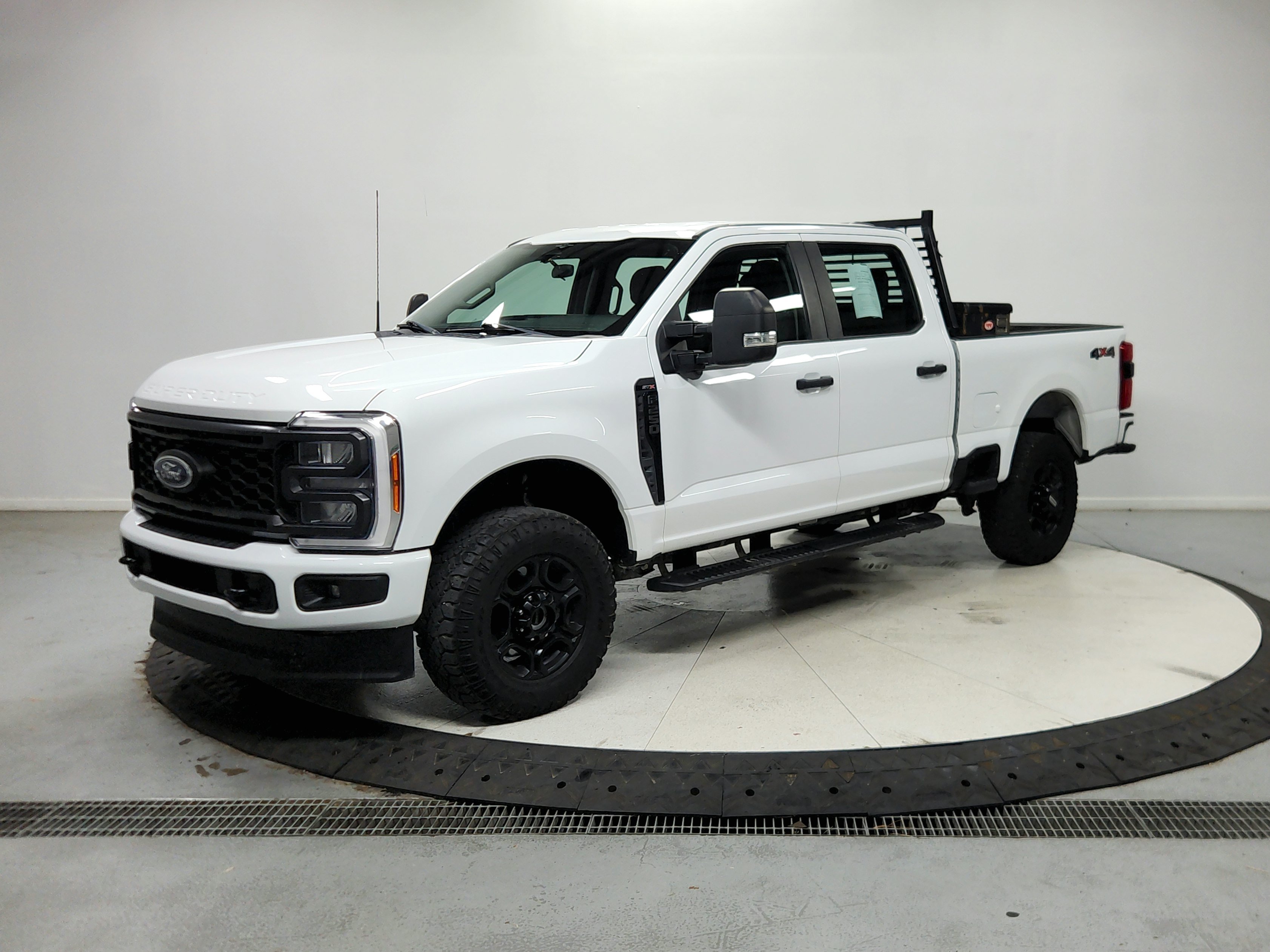 Used 2023 Ford F250 XL w/ STX Appearance Package AWD/4WD image 4