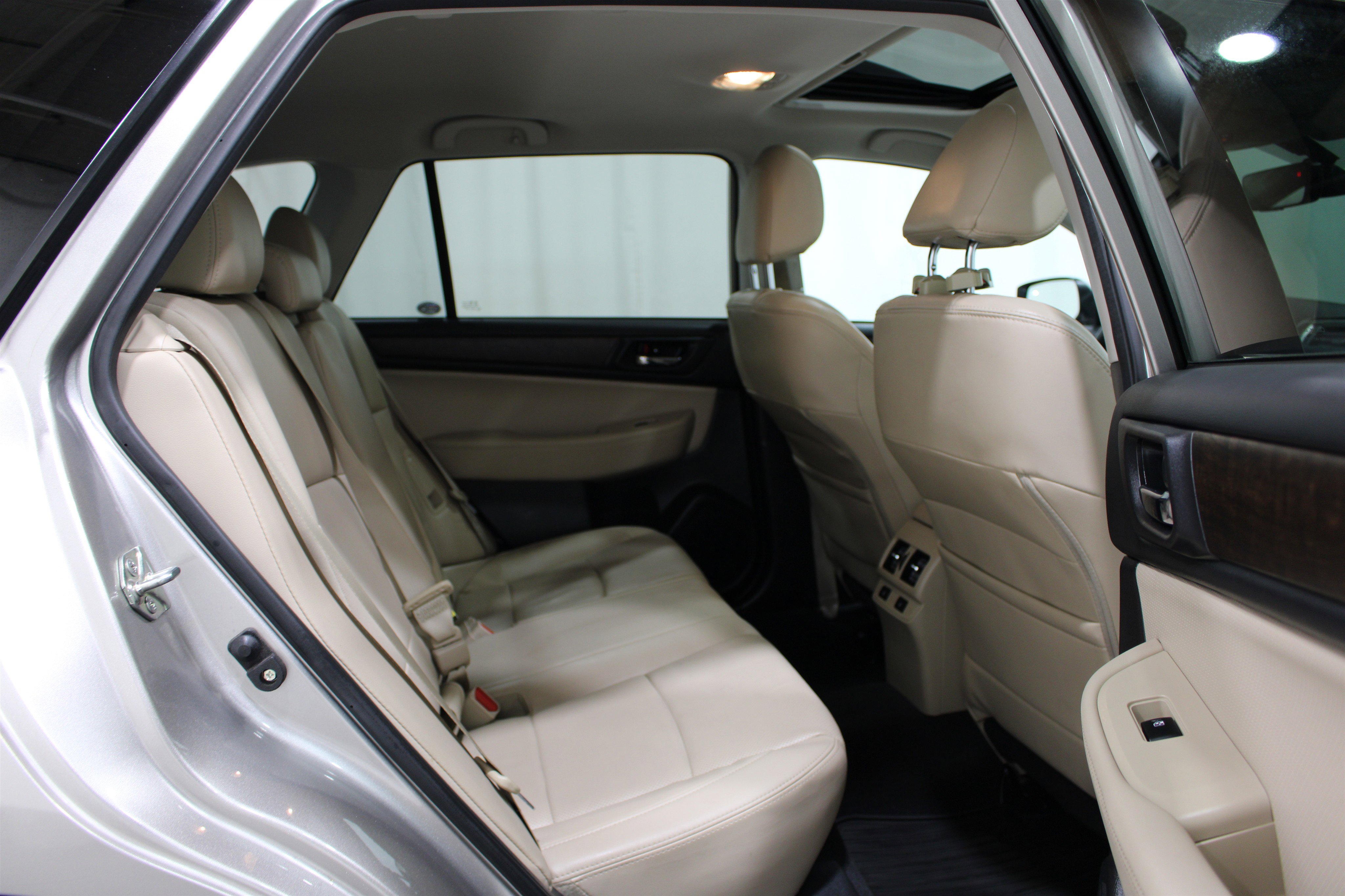 Used 2017 Subaru Outback 3.6R Limited image 26