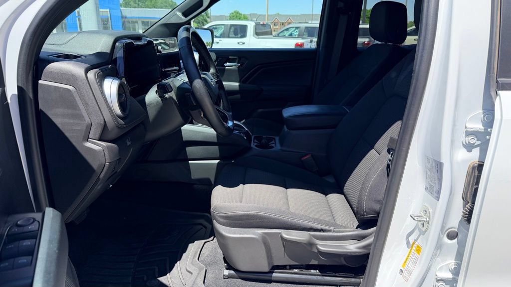 Used 2024 Chevrolet Colorado LT w/ LT Convenience Package AWD/4WD image 14