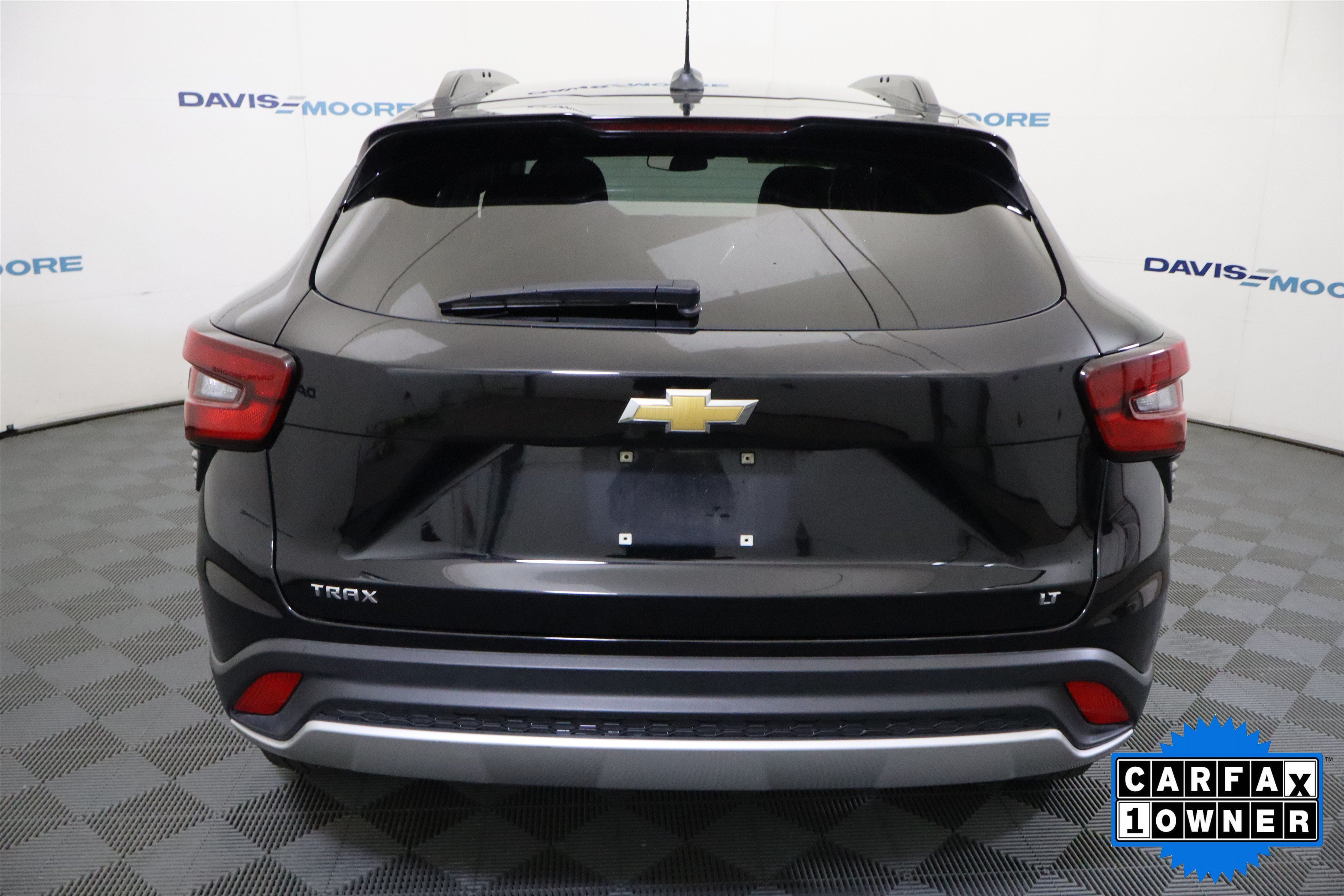 Used 2025 Chevrolet Trax LT FWD image 8
