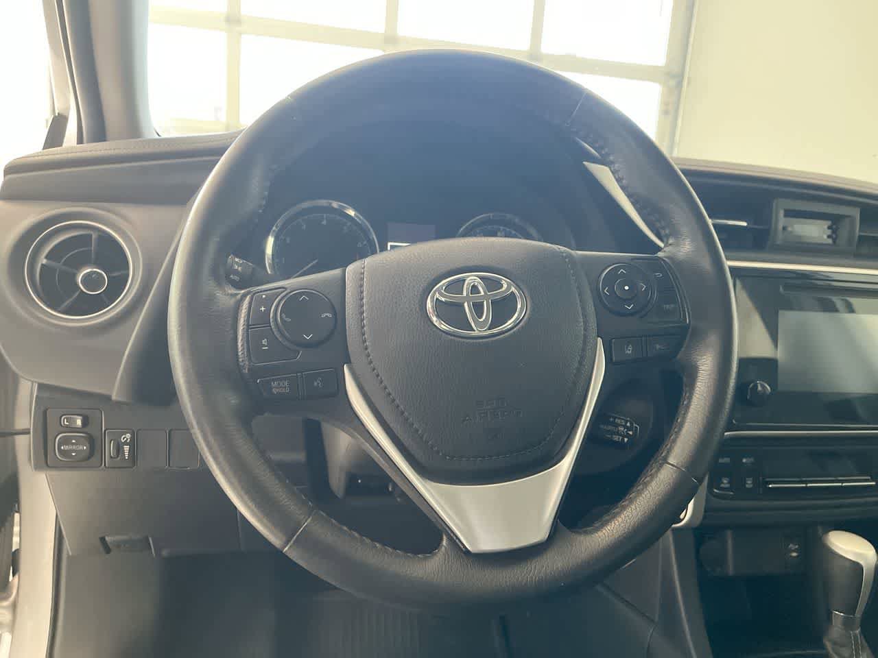 Used 2018 Toyota Corolla SE FWD image 14