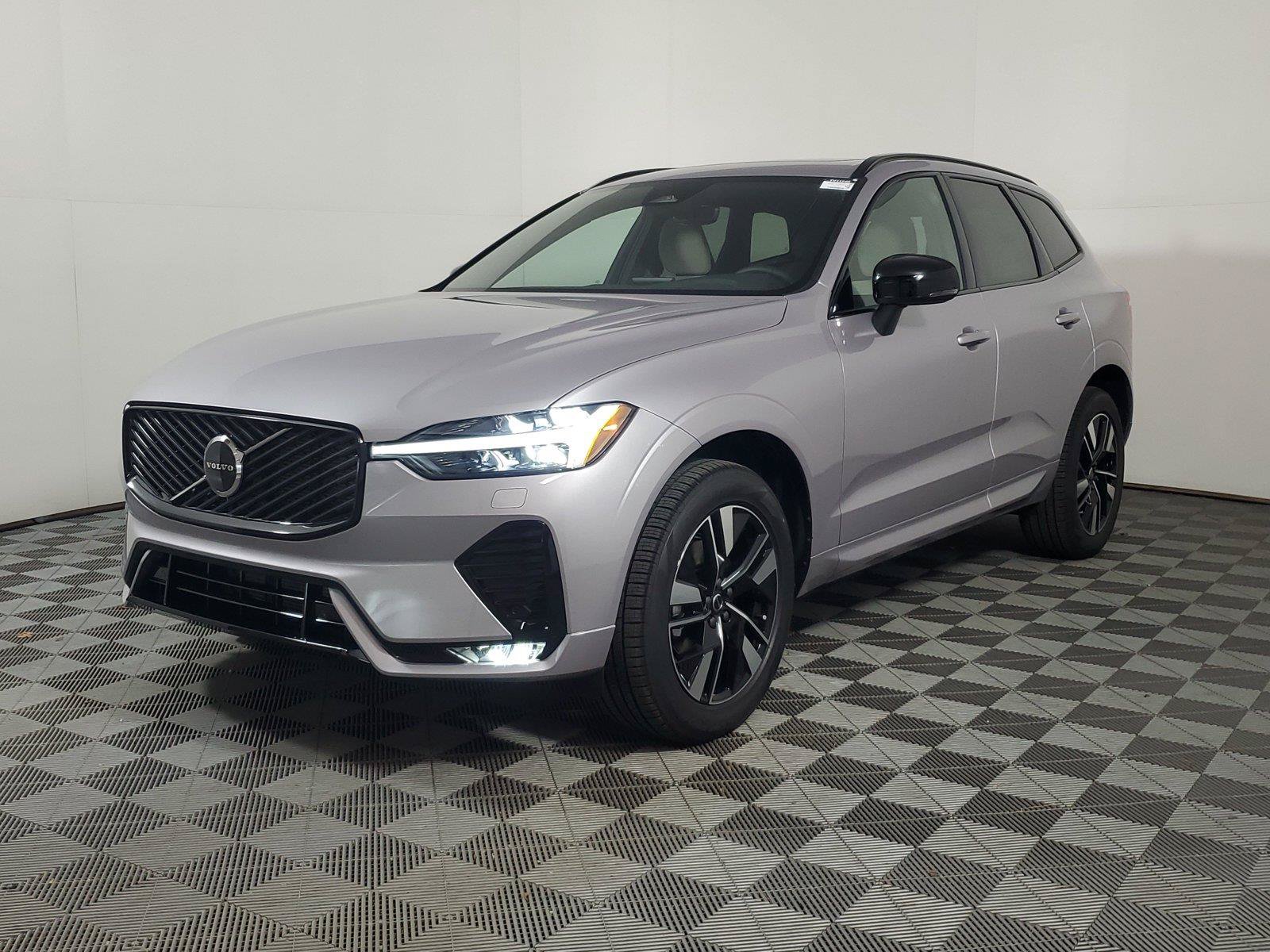 New 2027 Volvo XC60 B5 Core AWD/4WD image 3