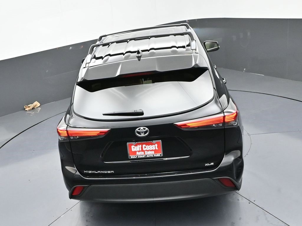 Certified 2021 Toyota Highlander XLE image 44