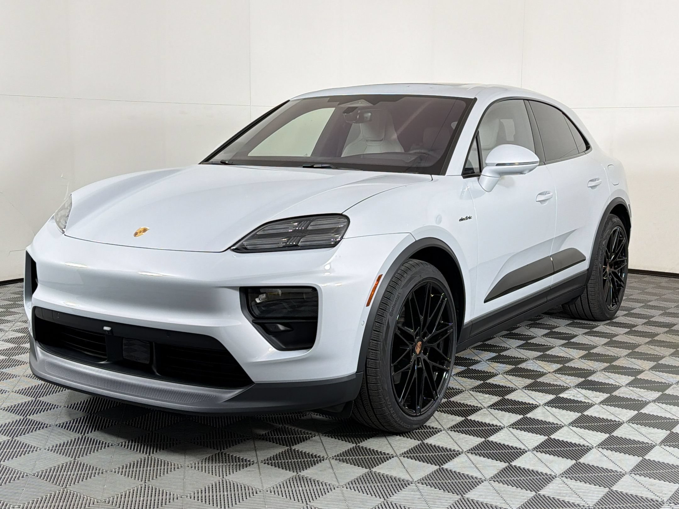 Used 2026 Porsche Macan Electric RWD image 1