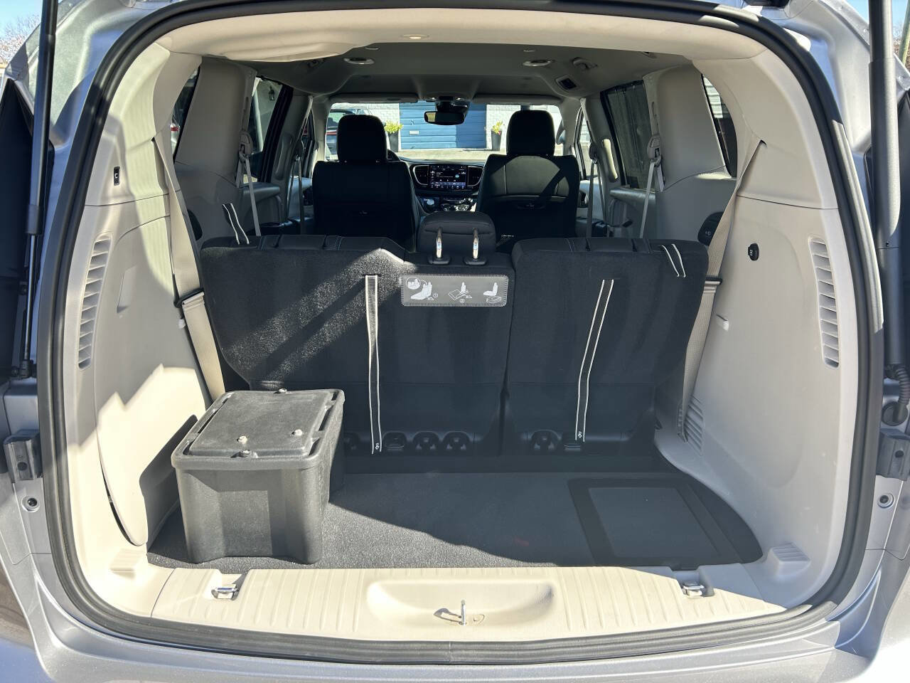 Used 2021 Chrysler Pacifica Touring-L w/ Premium & Safety Sphere Group image 12