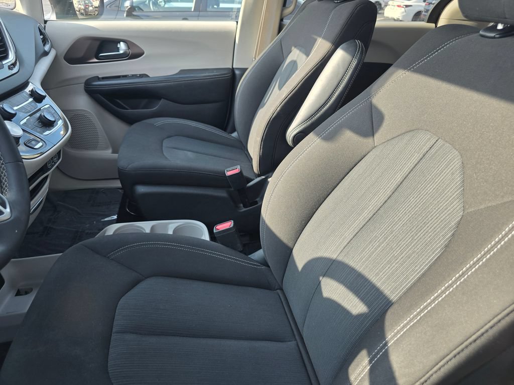 Used 2023 Chrysler Voyager LX FWD image 24