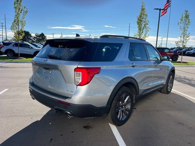 Used 2024 Ford Explorer XLT w/ Equipment Group 202A AWD/4WD image 5