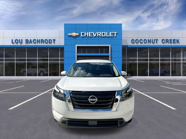 Used 2025 Nissan Pathfinder SV image 3