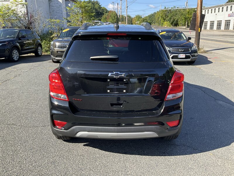 Used 2019 Chevrolet Trax LT w/ Sun & Sound Package AWD/4WD image 6