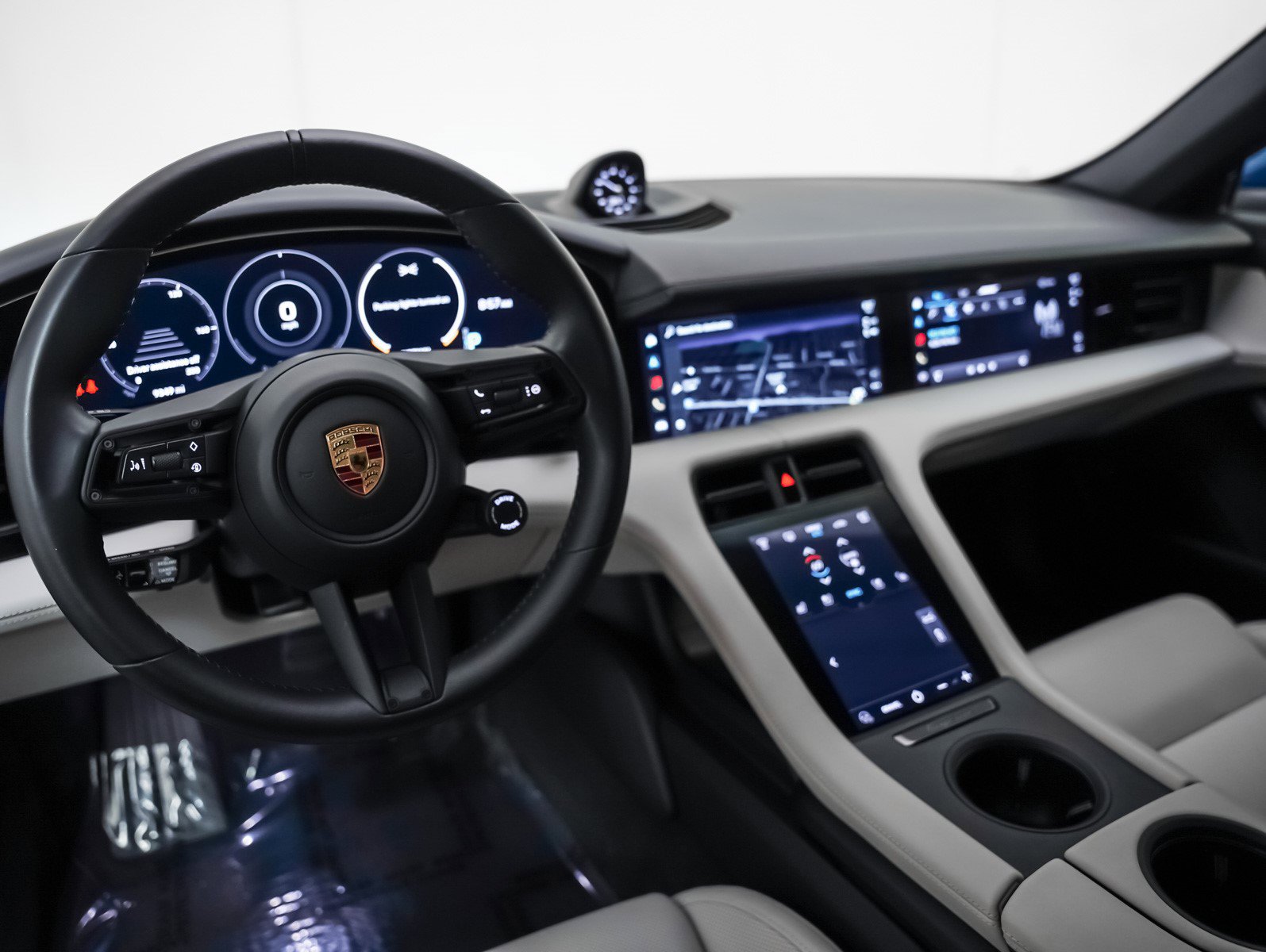 Used 2024 Porsche Taycan 4S w/ Premium Package image 4