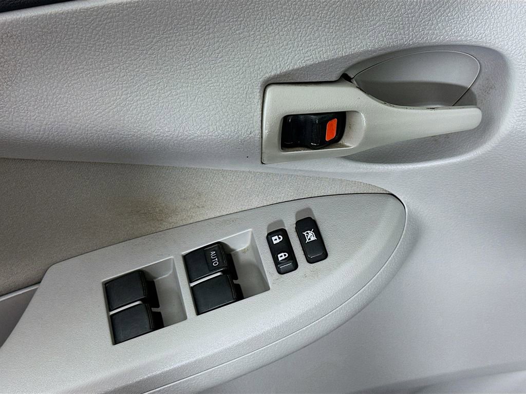 Used 2013 Toyota Corolla L FWD image 17