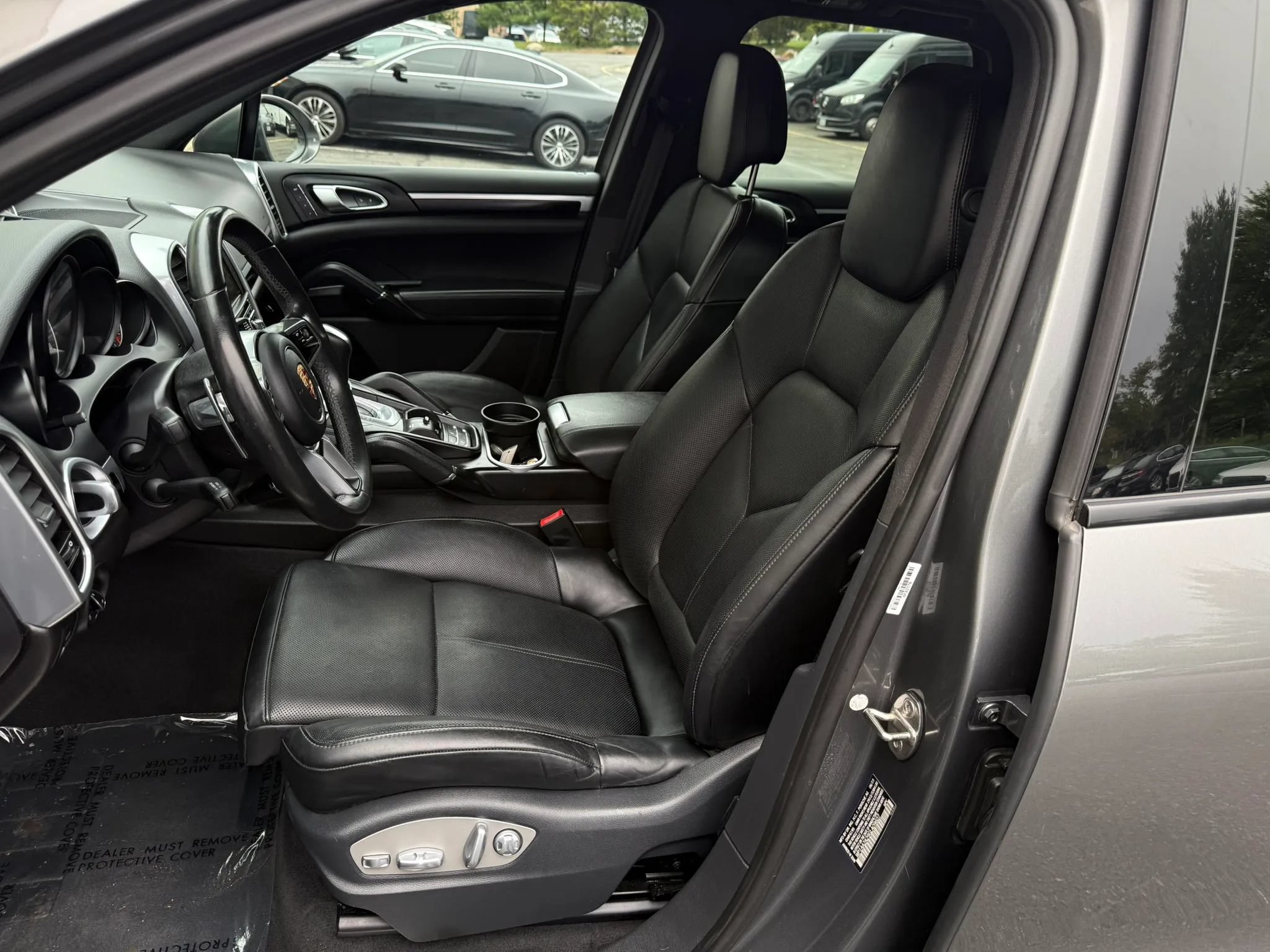 Used 2016 Porsche Cayenne AWD/4WD image 25