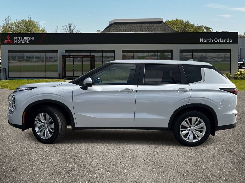 Used 2025 Mitsubishi Outlander ES image 2