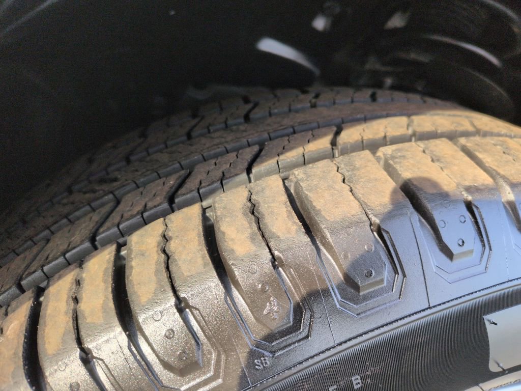 Used 2020 Jeep Cherokee Latitude Plus w/ Comfort/Convenience Group image 28