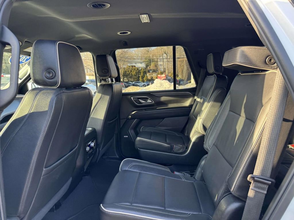 Used 2024 GMC Yukon SLT AWD/4WD image 10