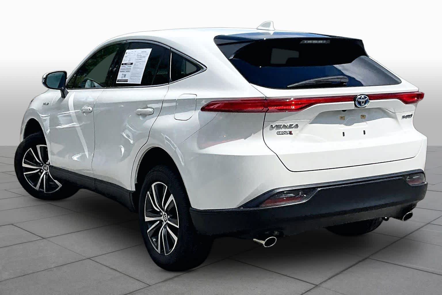 Used 2021 Toyota Venza LE w/ Carpet Mat Package (TMS) AWD/4WD image 12