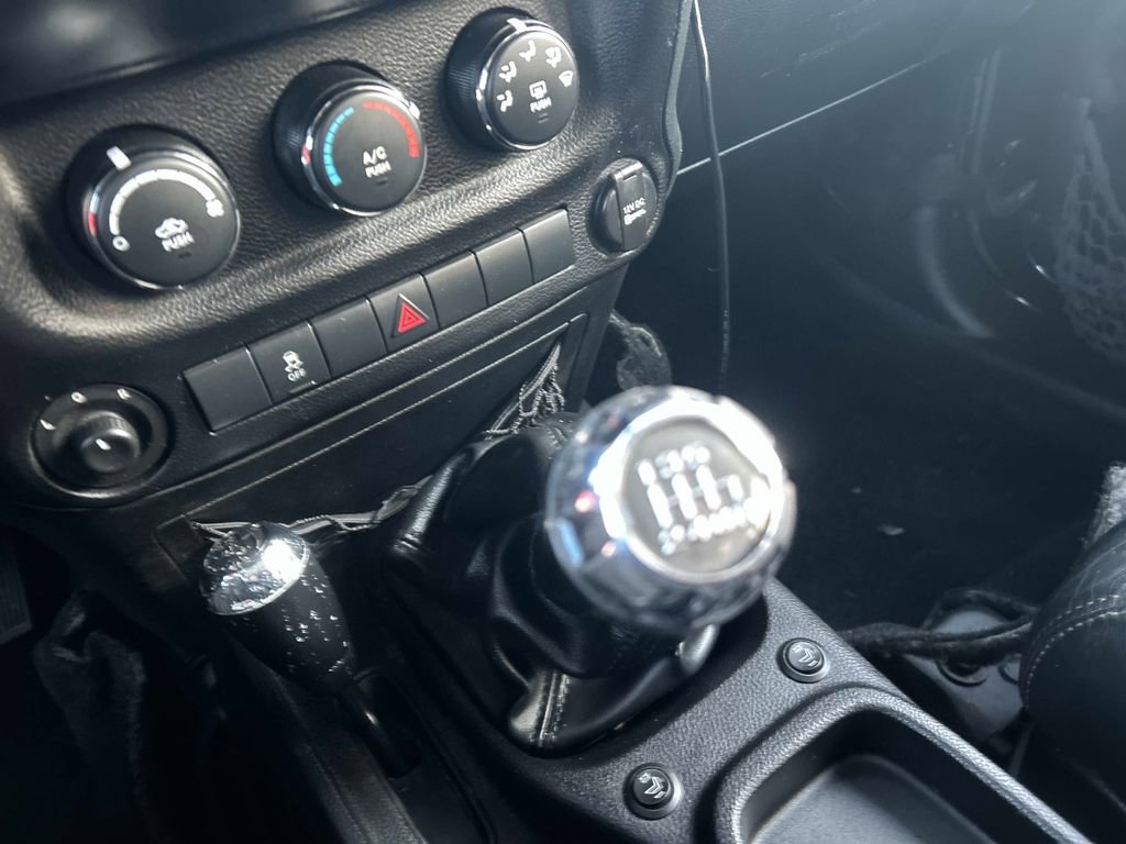 Used 2012 Jeep Wrangler Unlimited Sport image 29